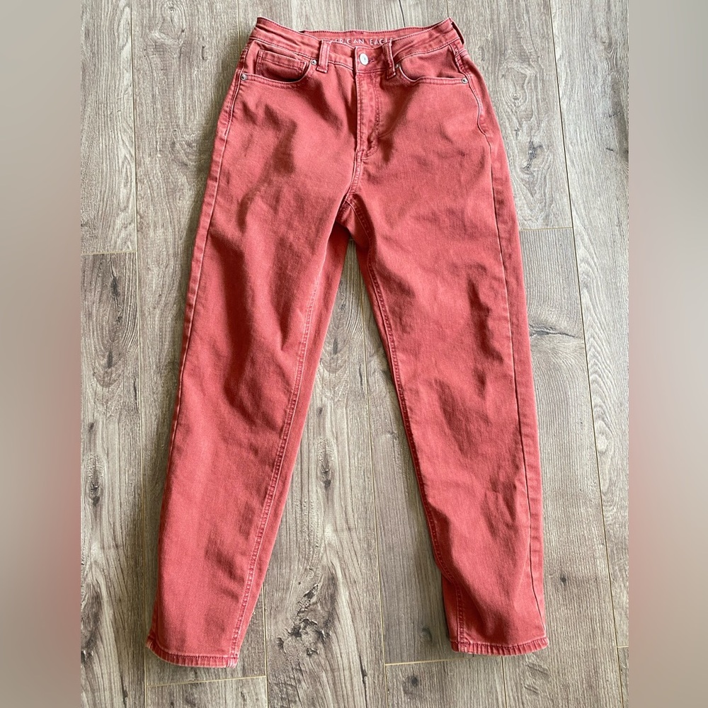 3/$30 American Eagle super high rise burnt red mom jeans 90% cotton size 2
